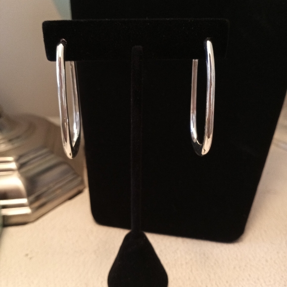 Solid Silvertone Oval hoop  Earrings - Picture 2 of 3